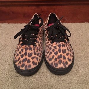 Leopard VANS